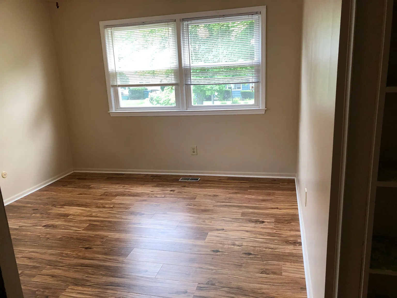 527 Virginia Ave — Photo 3