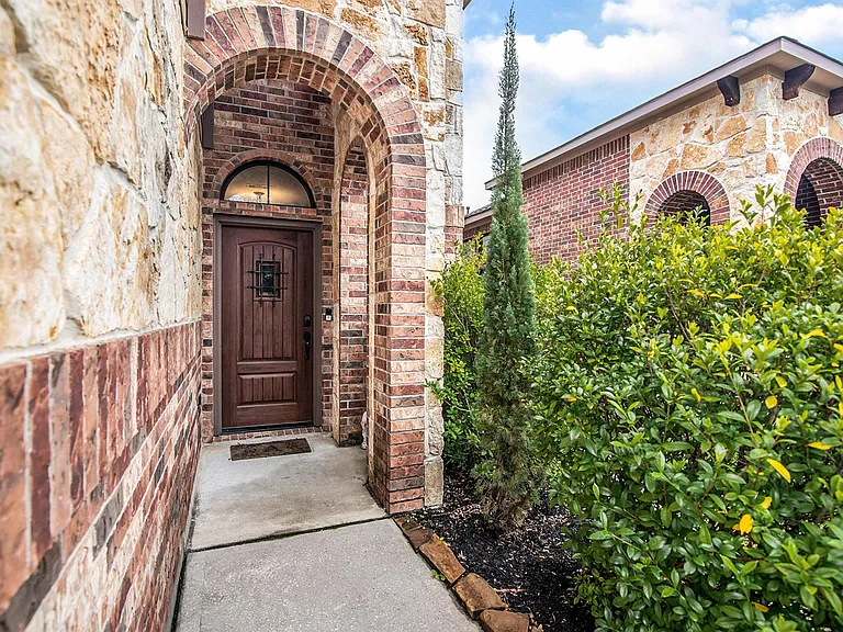 25126 Andris Ln — Photo 2