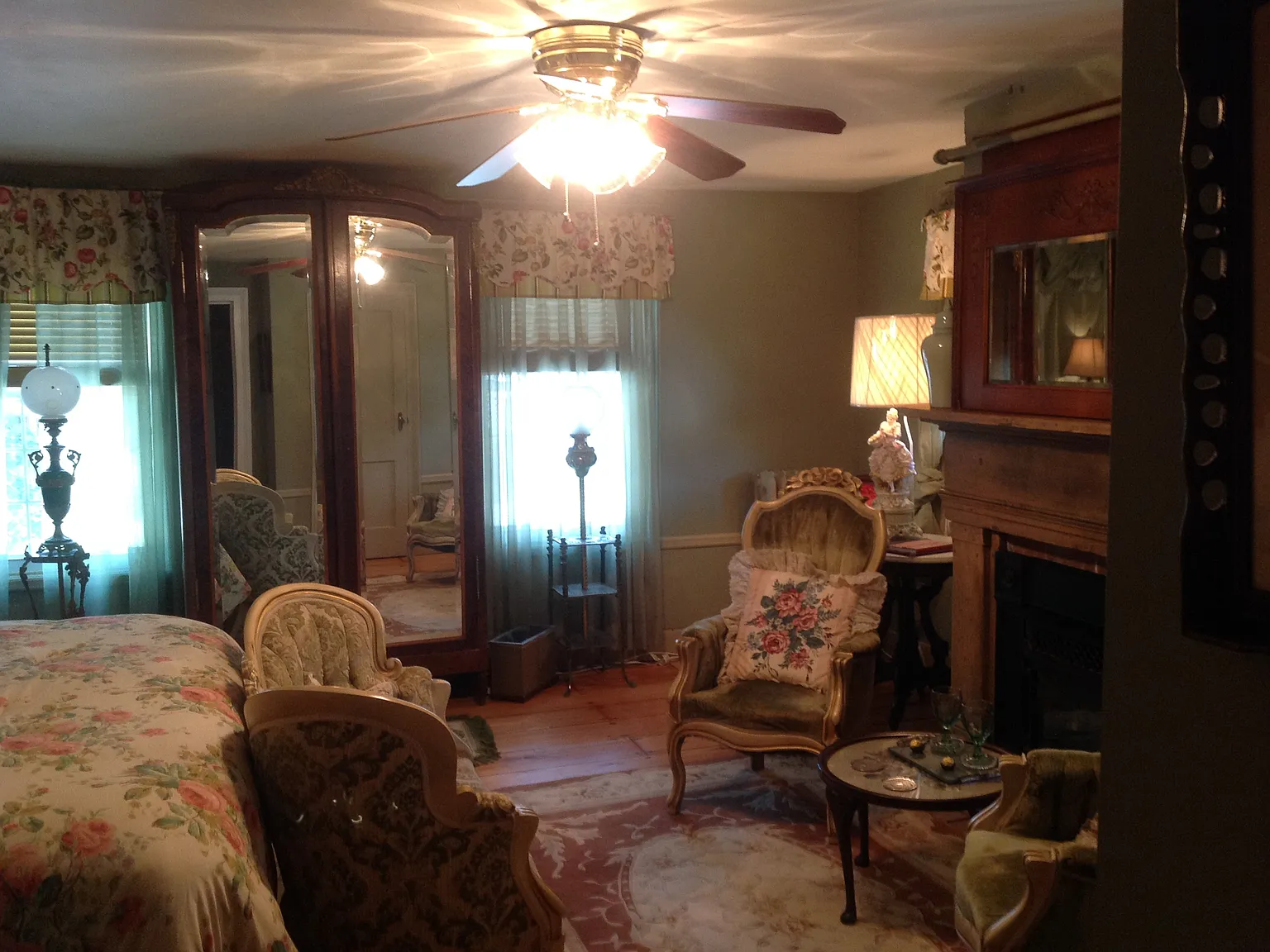 9 bed, 10000 sqft, $1,600 — Photo 3