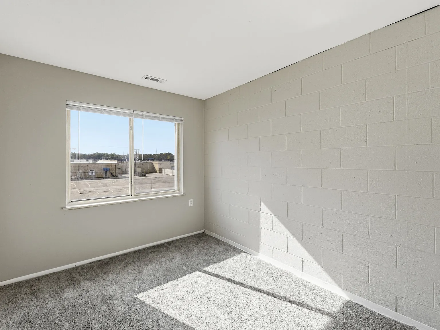 Pin Oak Manor Apartments — Photo 4