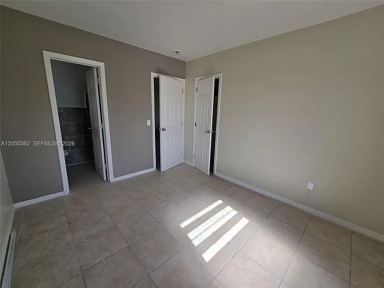 724 SW 7th Ter #12 — Photo 13
