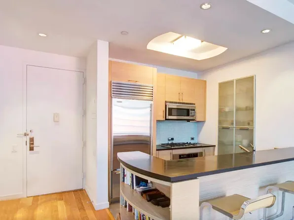 325 Fifth Avenue image 3 of 6