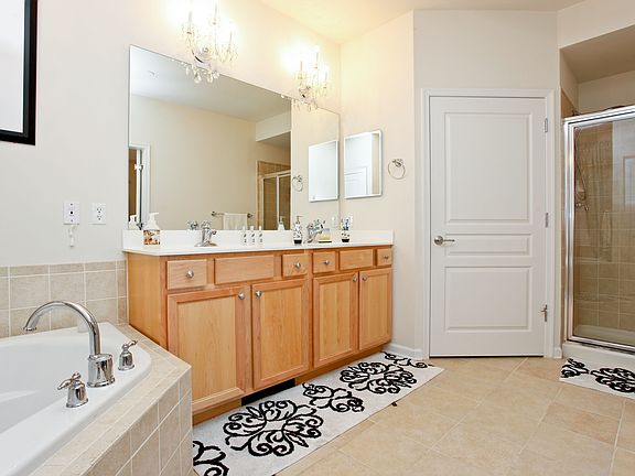 4th image of 26 Langdon Grv #26
