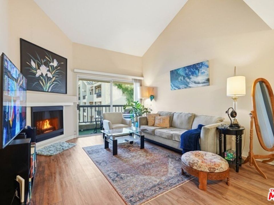 1st image of 21450 Burbank Blvd APT 314