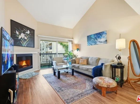 21450 Burbank Blvd APT 314, Woodland Hills, CA 91367