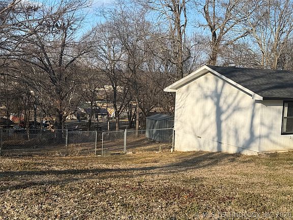 3rd image of 203 E Cedar Ave