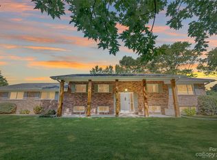 330 Morgan Rd, Hendersonville, NC 28739