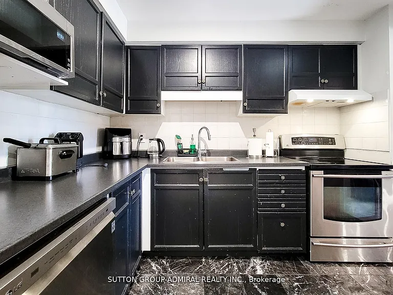 2 Royalwood Ct #52 — Photo 10