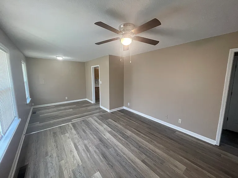 204 Jenna Ave — Photo 3