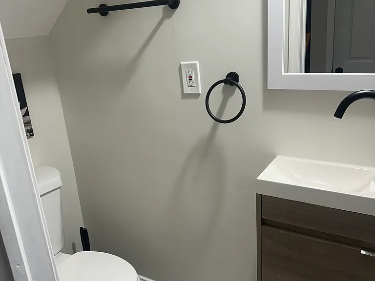 533 N Lakewood Ave — Photo 1