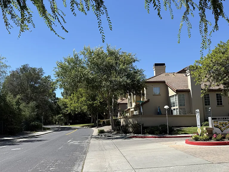 7676 Tuscany Dr — Photo 4