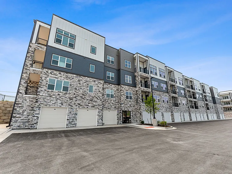 45 at Creekside Apartments — Photo 16