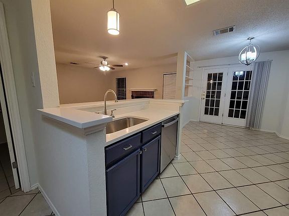 4th image of 1909 Woodland Dr