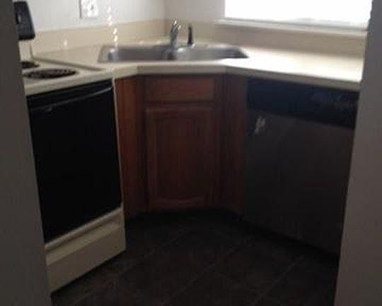 5th image of 526 Pine Trail Dr