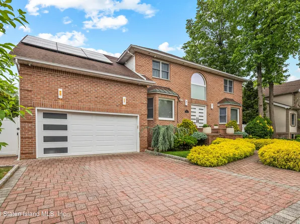 44 Fayann Ln, Staten Island, NY 10307