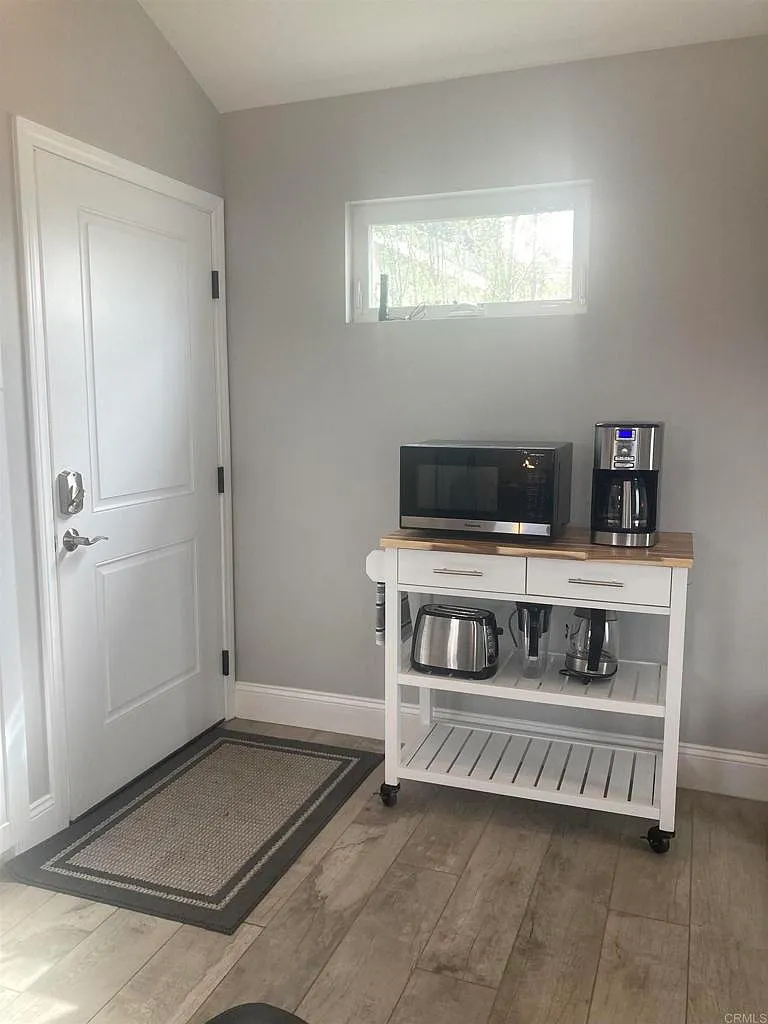 1 bed, 418 sqft, $2,400 — Photo 4