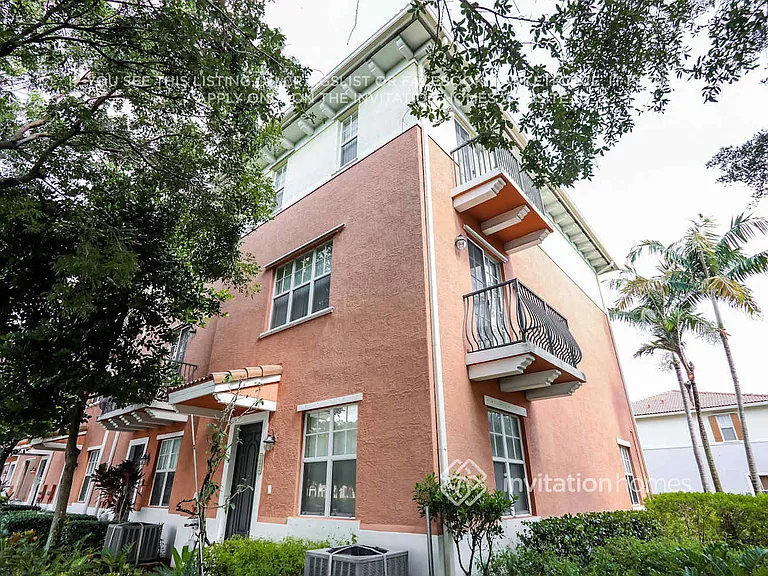 10001 SW 22nd St — Photo 3