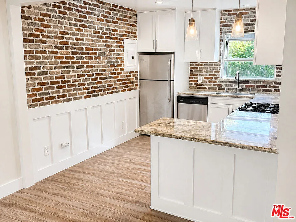 1 bed, 1.0 bath, $2,995 — Photo 2