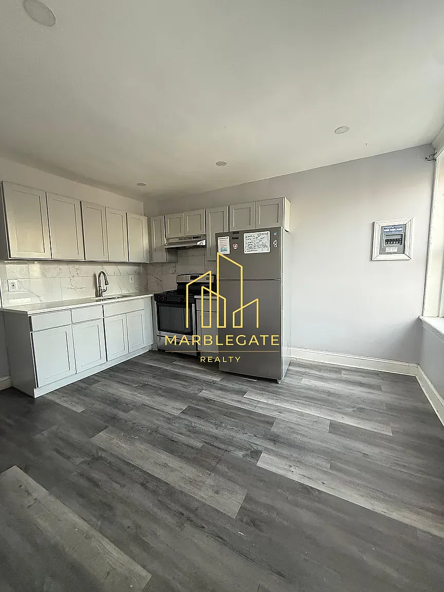 2 bed, 850 sqft, $1,900 — Photo 1