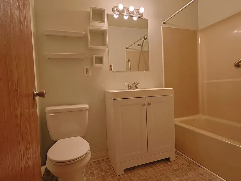 Cambridge Manor — Photo 12