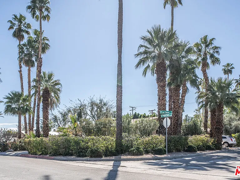 Royal Palm Dr — Photo 1
