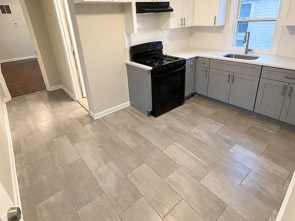 129-131 Maple Ave #3