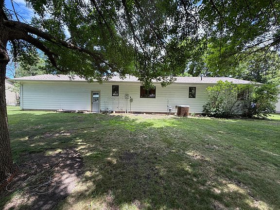 5th image of 514 Fir Ave