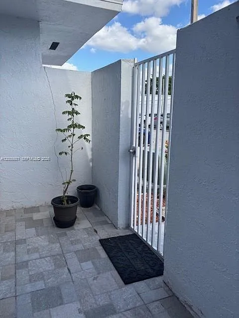 Laguna Condo — Photo 3