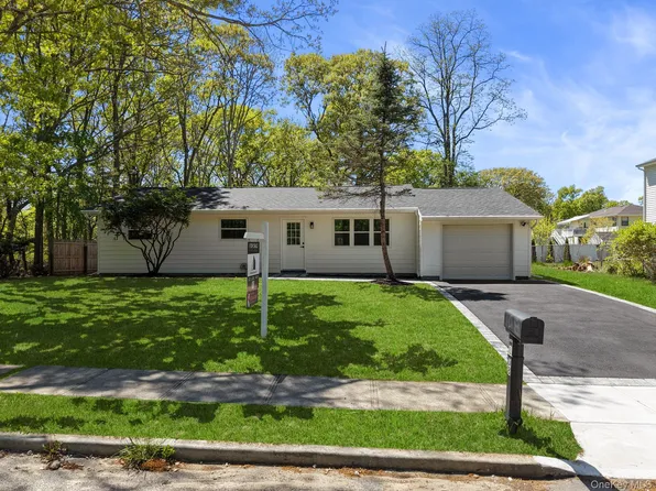 108 Avenue B, Holbrook, NY 11741