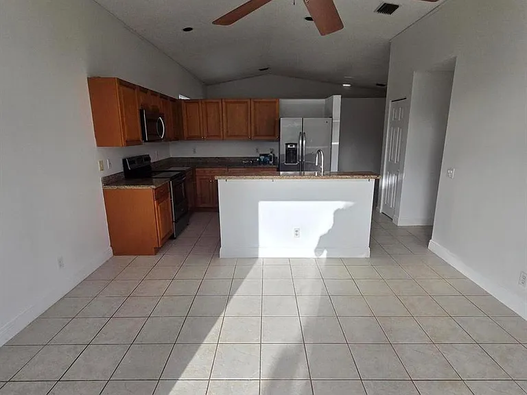 7093 Middlebury Dr — Photo 6