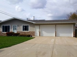 712 25th Ave NW, Minot, ND 58703