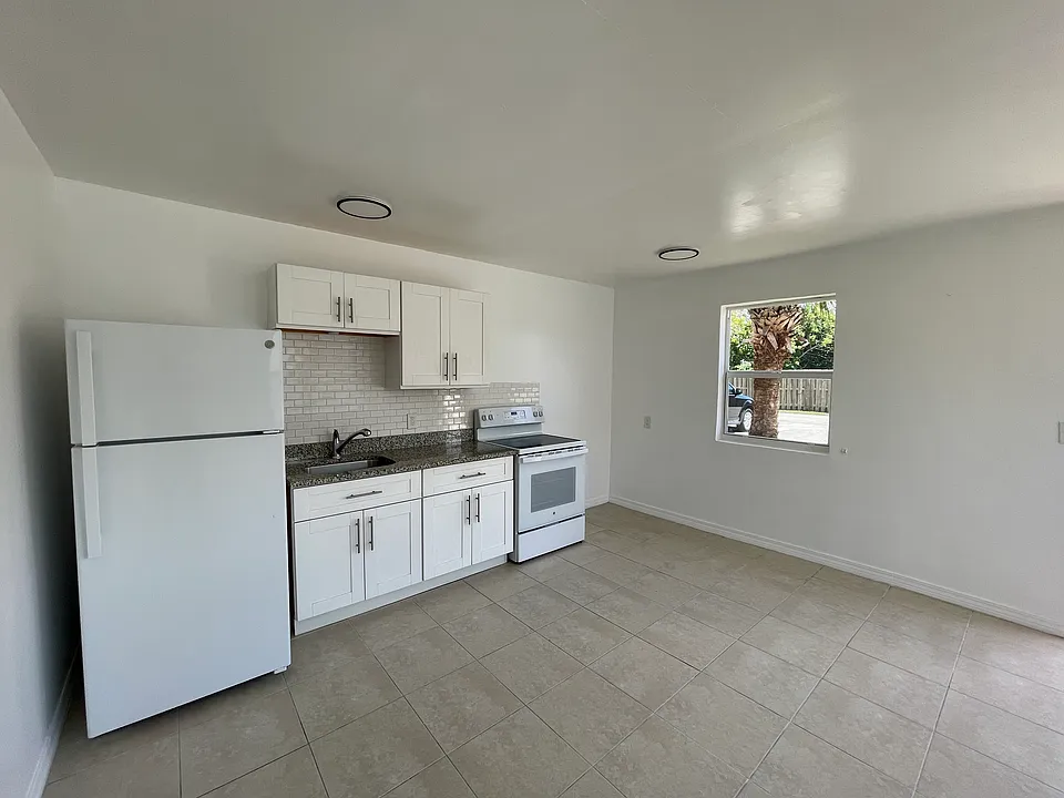 3137 Avenue J #4