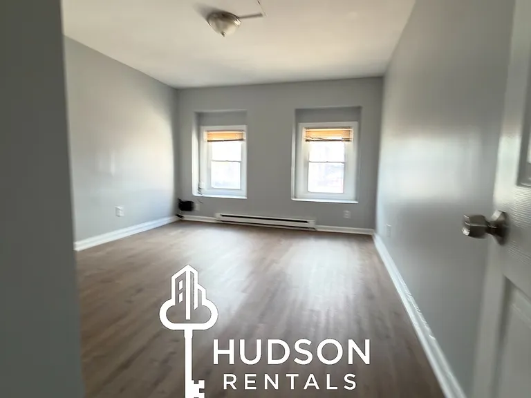 366 Forrest St #3 — Photo 3