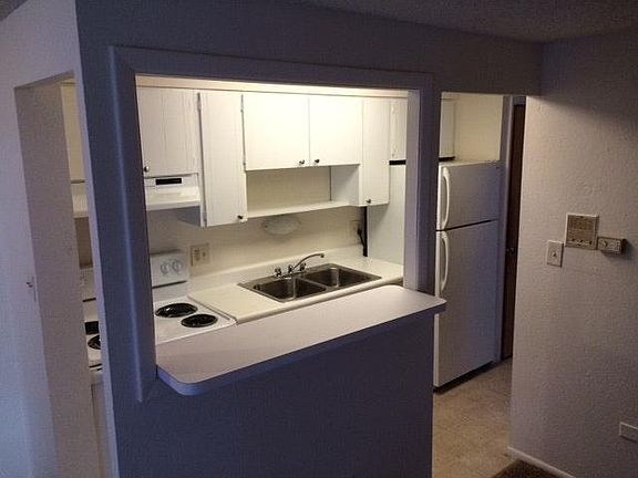 5th image of 840 N Washington St APT 206
