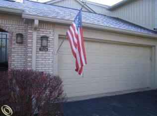 1126 Meadowglen Ct, Bloomfield Township, MI 48304