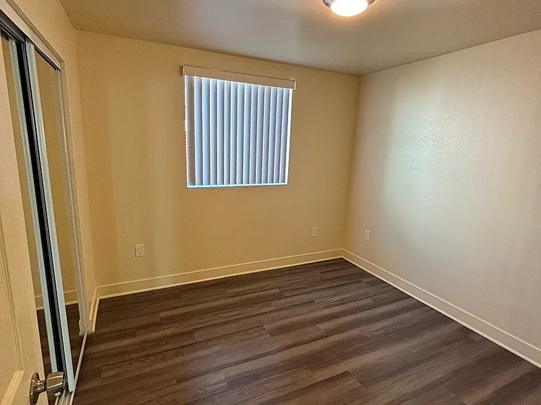631 1/2 E 116th Pl — Photo 11