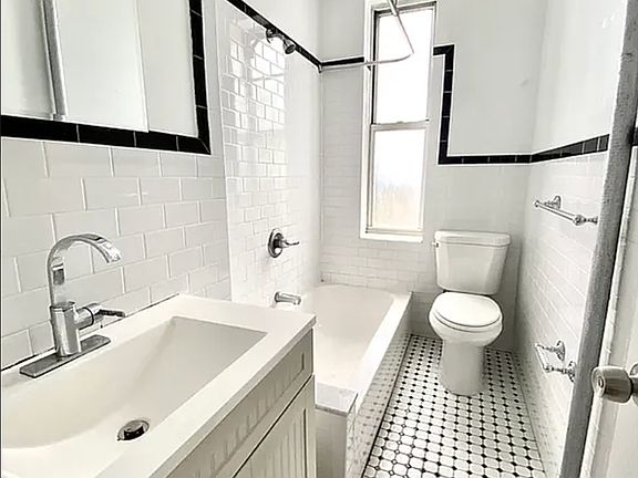 4th image of 437 1st St APT 3A