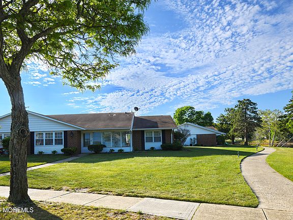 3rd image of 1179B Argyll Circle #100b