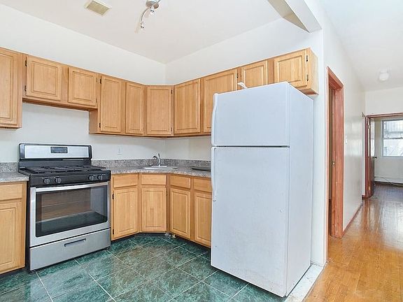 5th image of 345 Eastern Pkwy APT 2