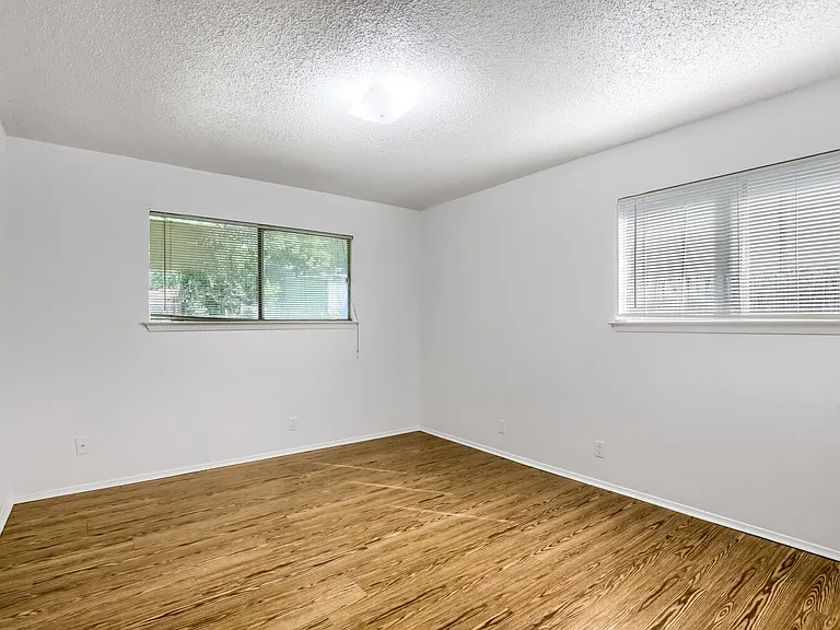 10710 Topperwein Dr #B — Photo 8
