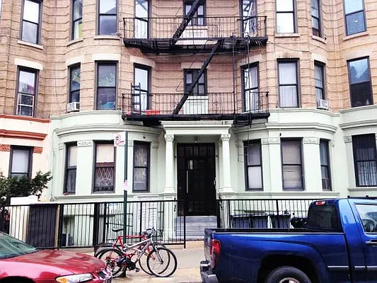 Rented by Premier Metro Realty Corp | media 27