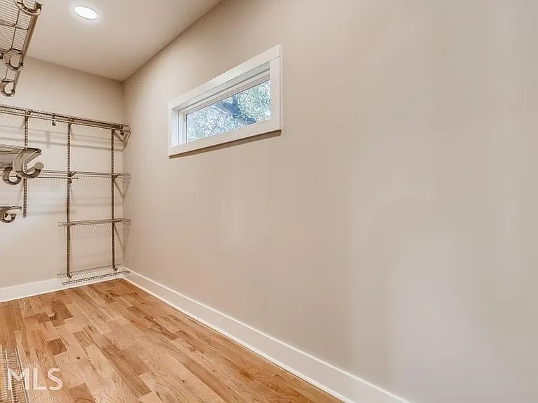 1253 Princess Ave SW — Photo 20