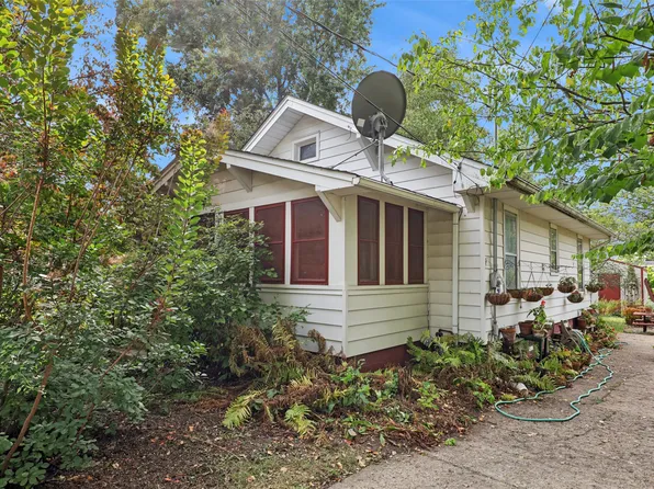 3200 54th St, Des Moines, IA 50310