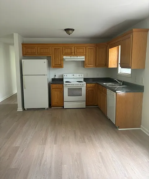 219 Elaine Dr #B — Photo 3