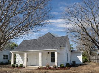 807 Kaufman St, Waxahachie, TX 75165