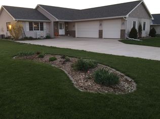 1709 Cedarhurst Dr, New London, WI 54961