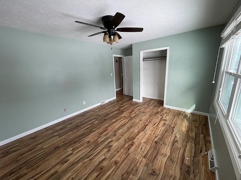 221 Bucyrus Ave — Photo 6