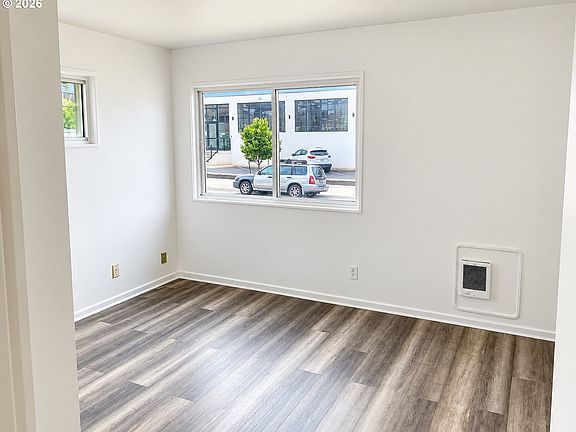 5th image of 2554 NE Hoyt St