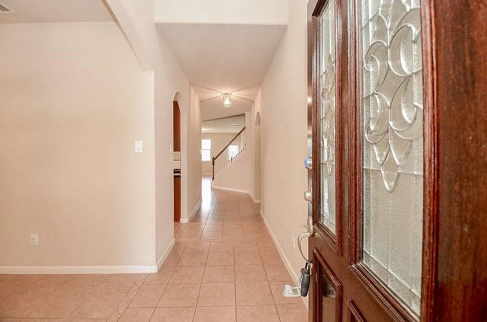 4 bed, 2.5 bath, 2235 sqft, $2,200 — Photo 3