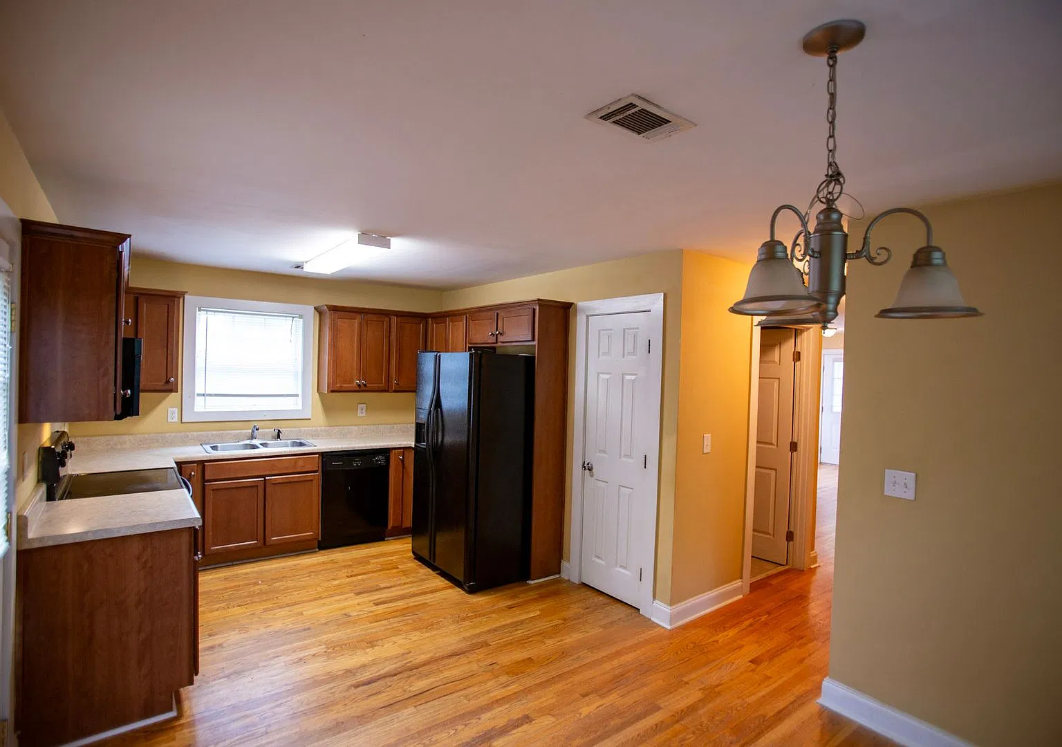 Cozy, modern 3bd 2ba house! — Photo 3